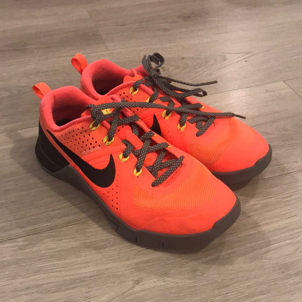 Size 7.5 Nike Neon Fly Wire Shoes